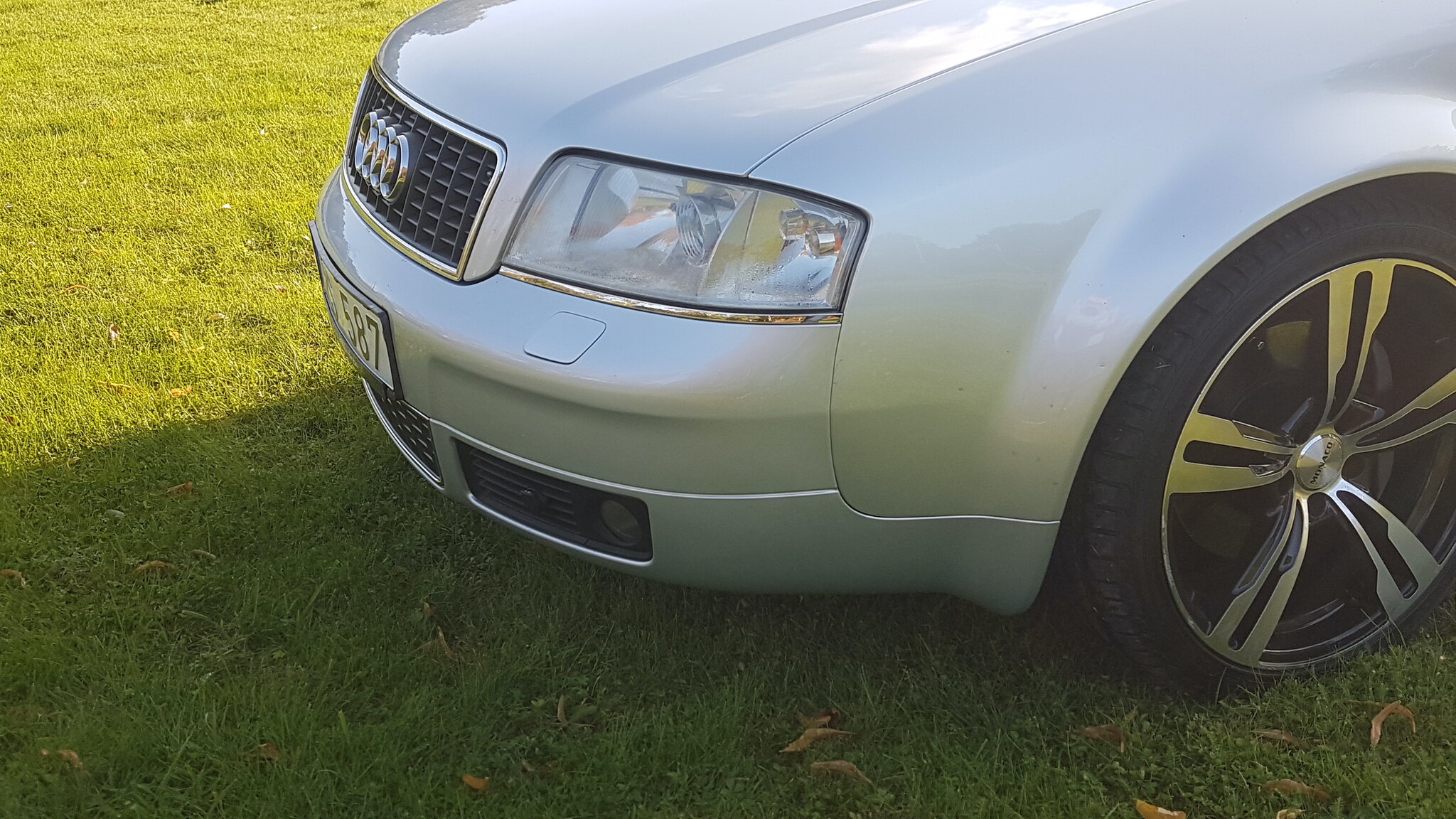 Exteriörbild på 2000 Audi S6 Avant