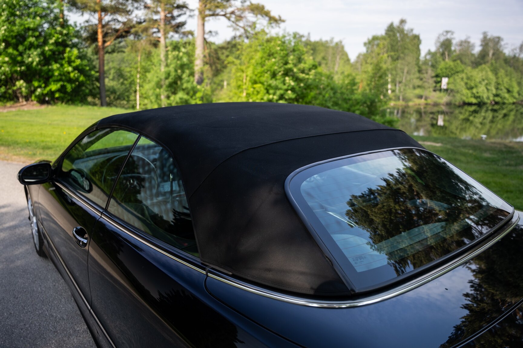 Exterior image of 2009 Mercedes-Benz CLK 550