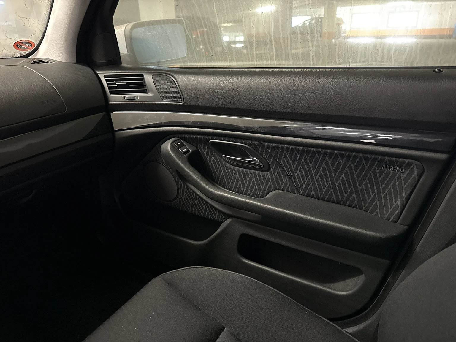 Innenraumfoto von 2002 BMW 520i (38)
