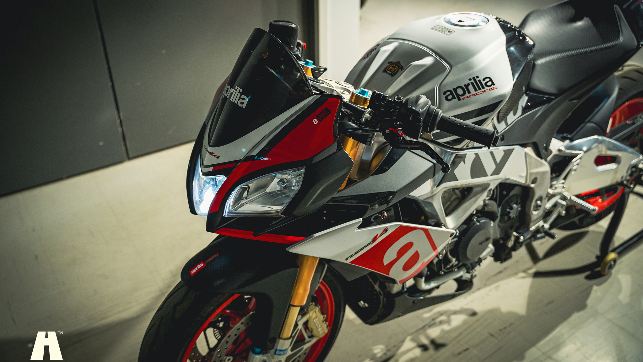 Exterior image of 2016 Aprilia Tuono V4 Factory