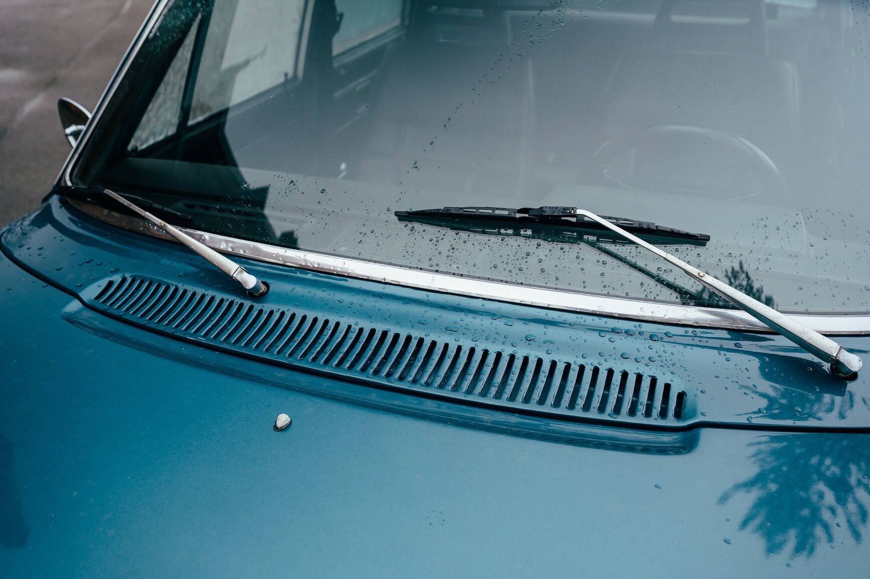 Exterior image of 1973 Volvo 164E 3.2