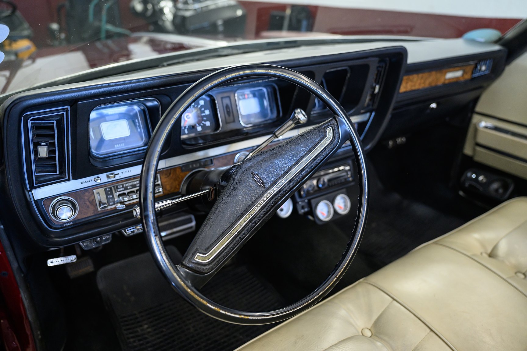 Innenraumfoto von 1970 Oldsmobile Ninety-Eight Convertible 7.5 V8