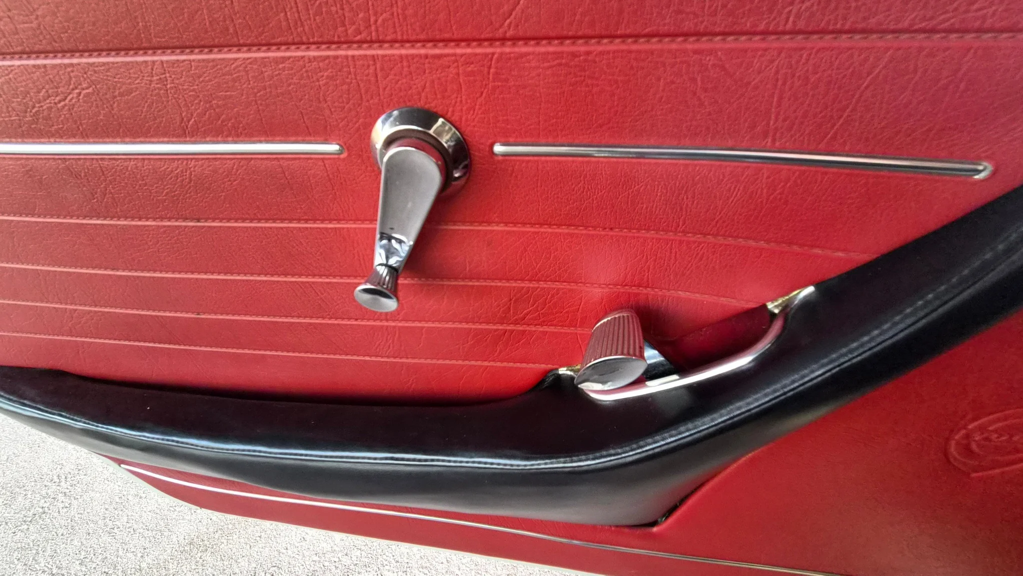 Innenraumfoto von 1966 Volvo P 1800S (4)