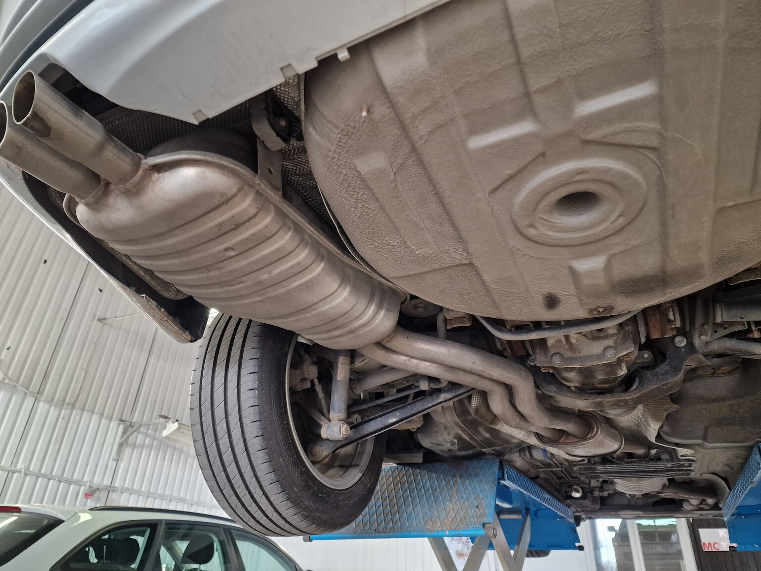 Image of 2002 BMW 320Ci mechanics