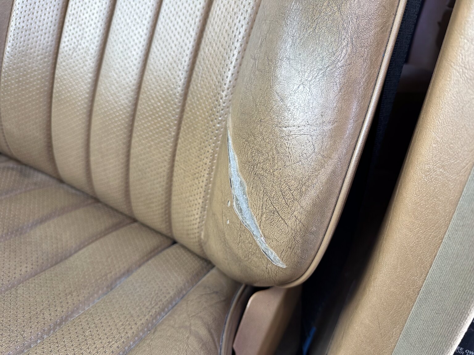 Interior image of 1988 Mercedes-Benz 190 E 2.3 (6)