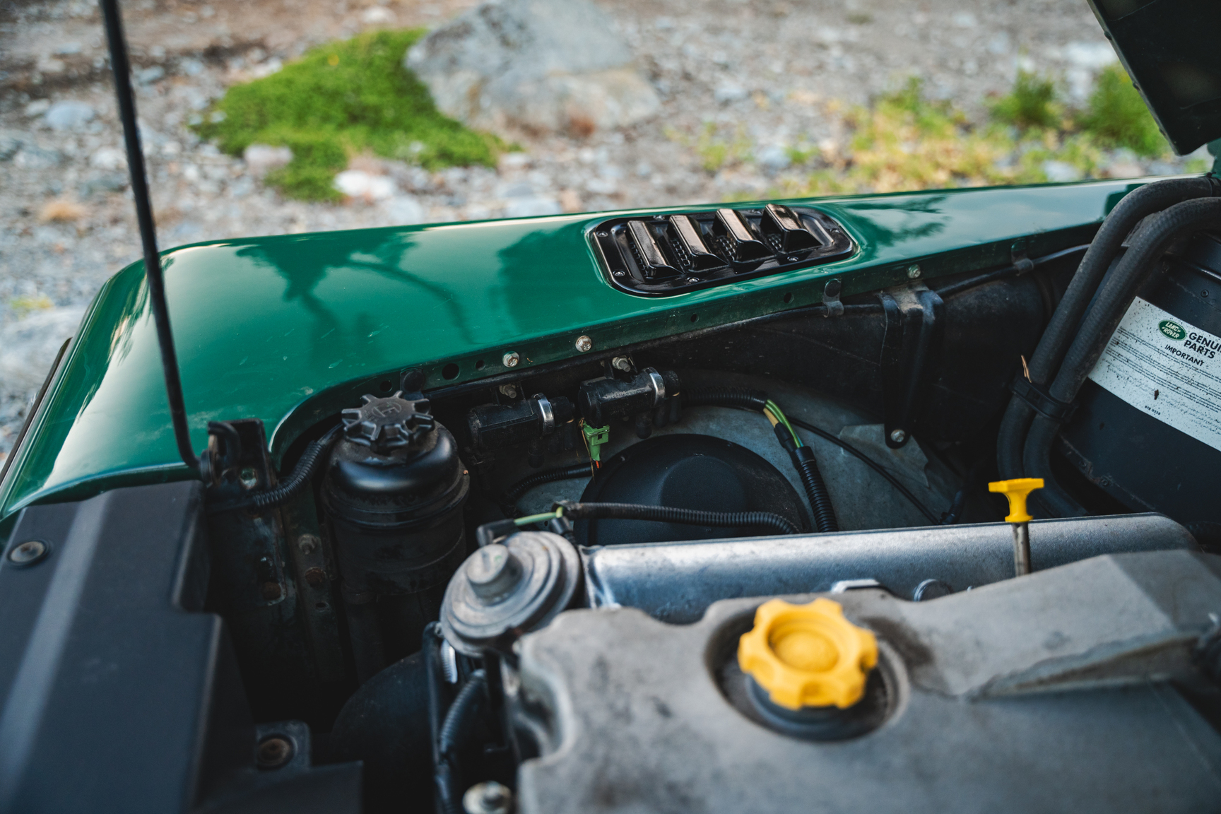 Image of 2003 Land Rover Defender TD5 90 Pickup (18) mechanics