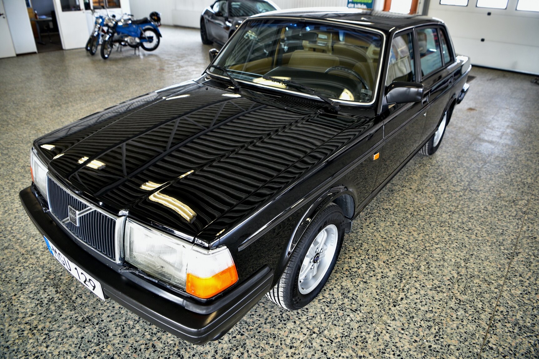 Exterior image of 1986 Volvo 240 DL (20)