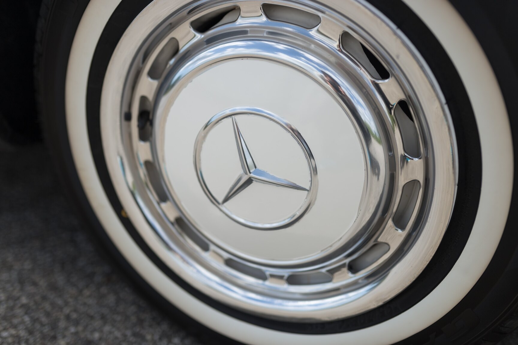 Exterior image of 1966  Mercedes-Benz 250 