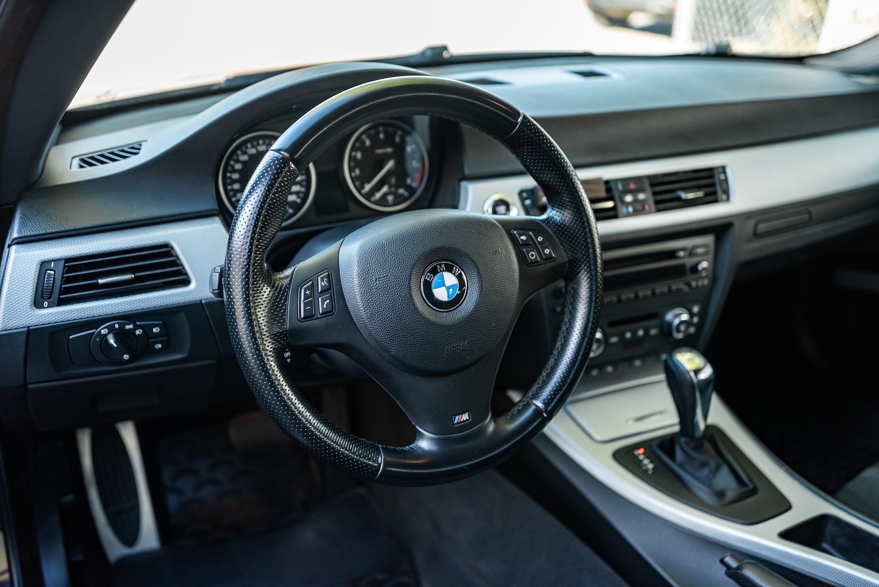 Interior image of 2009 BMW 325Xi