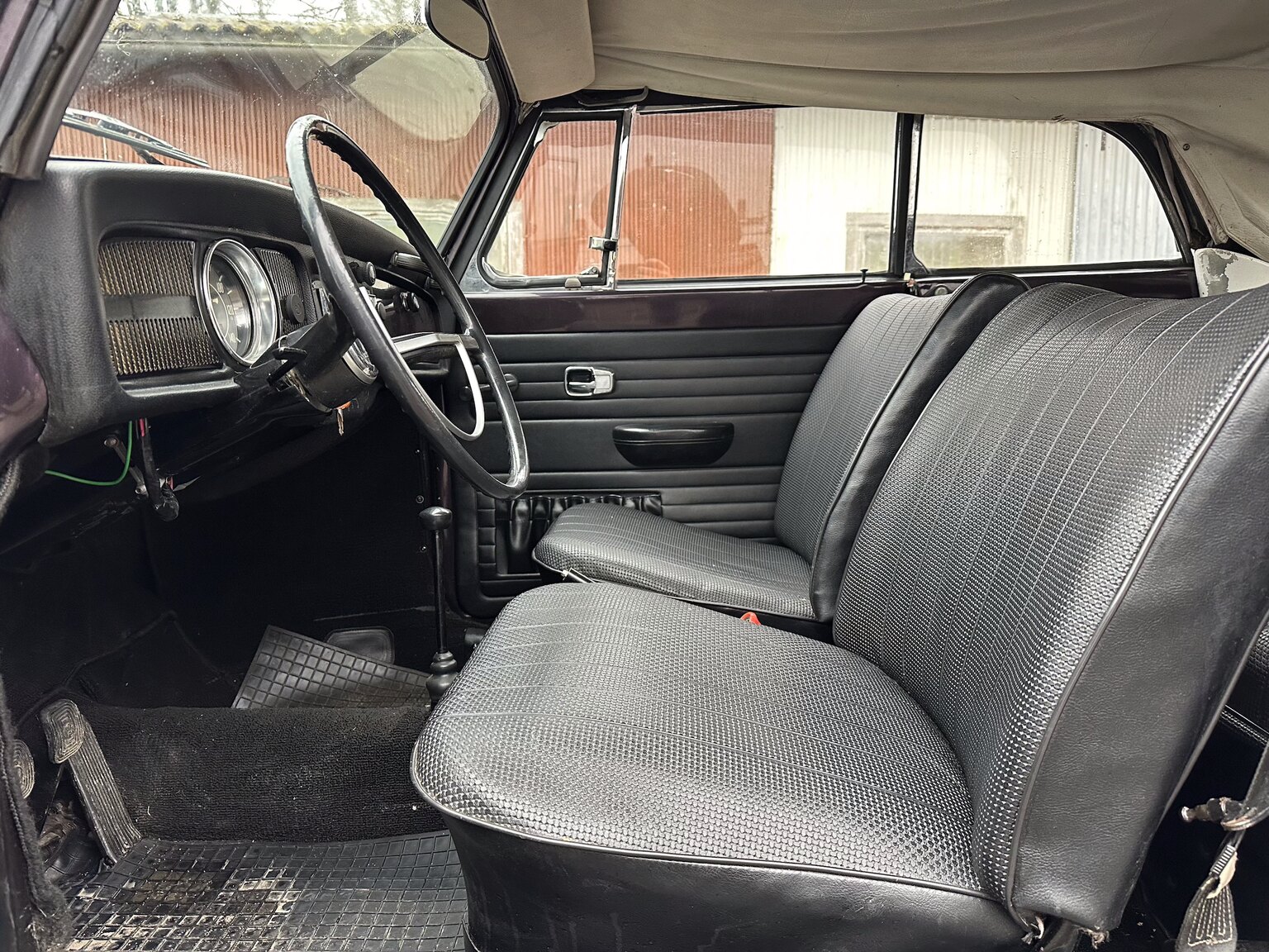 Innenraumfoto von 1968 Volkswagen Beetle 1500 Cabriolet
