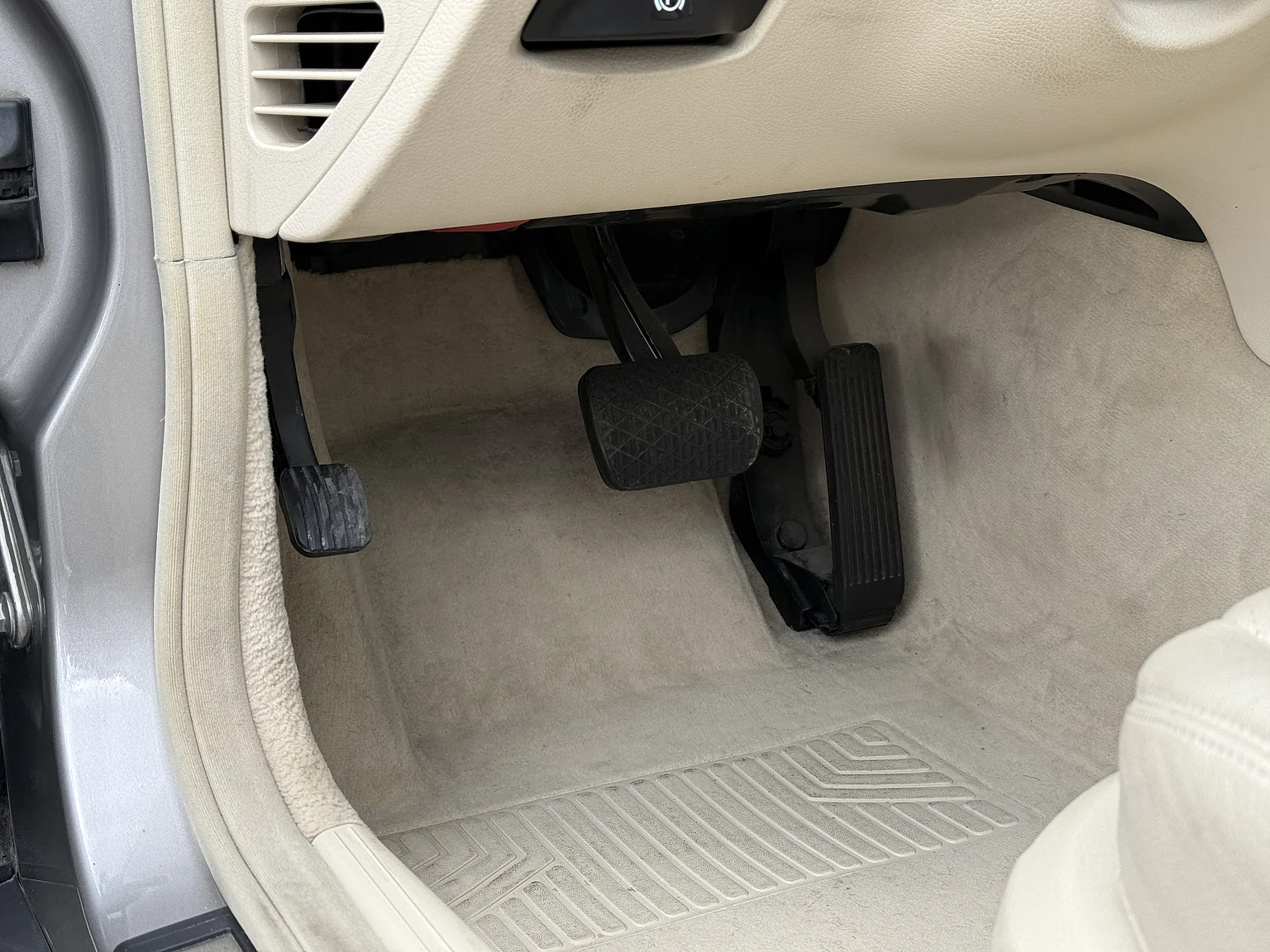 Interiörbild 2004 Mercedes-Benz E 500 7G-Tronic (22)