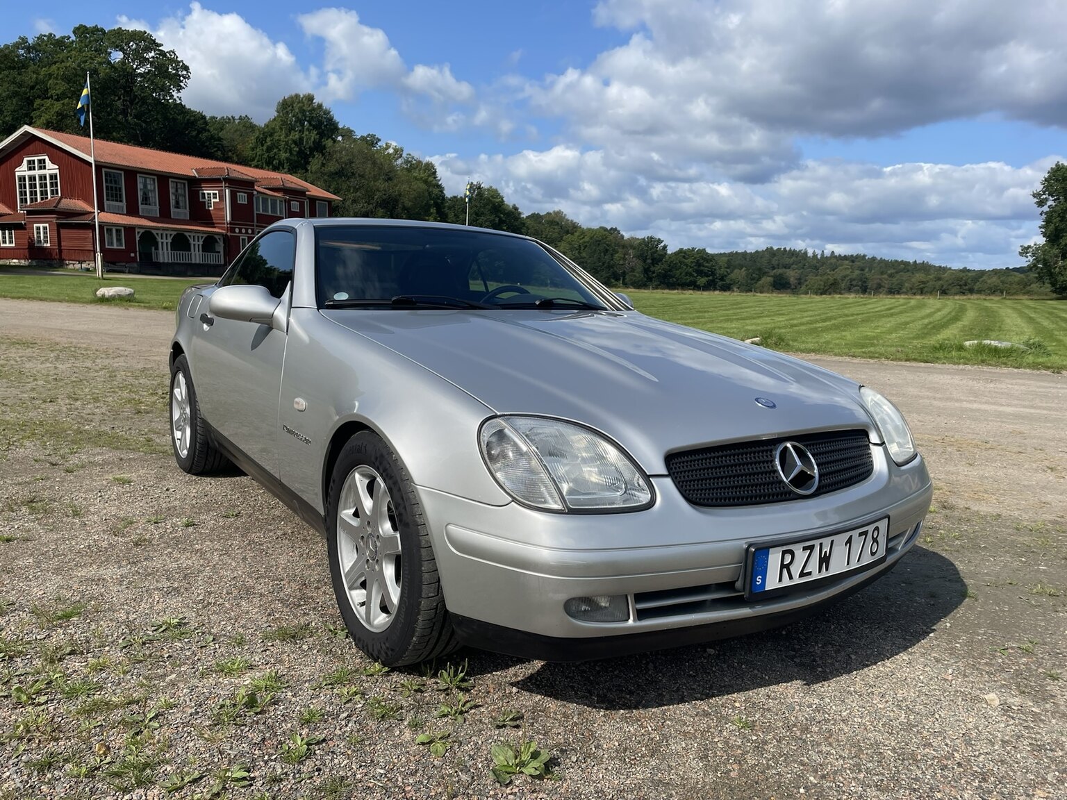 Exterior image of 1998 1998 MERCEDES BENZ SLK 230 