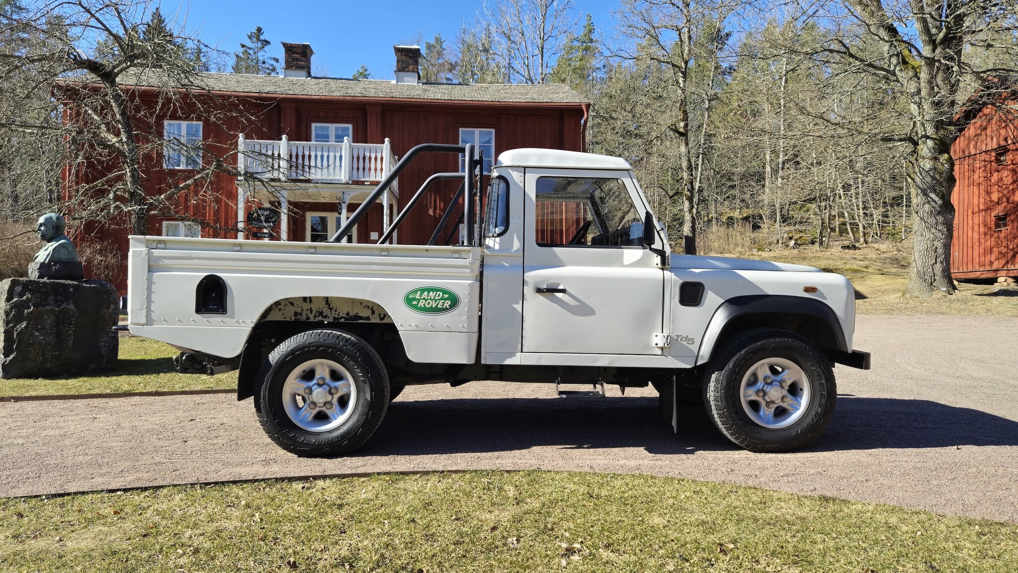 Exterior image of 1999 Land Rover Defender Single Cab Pickup