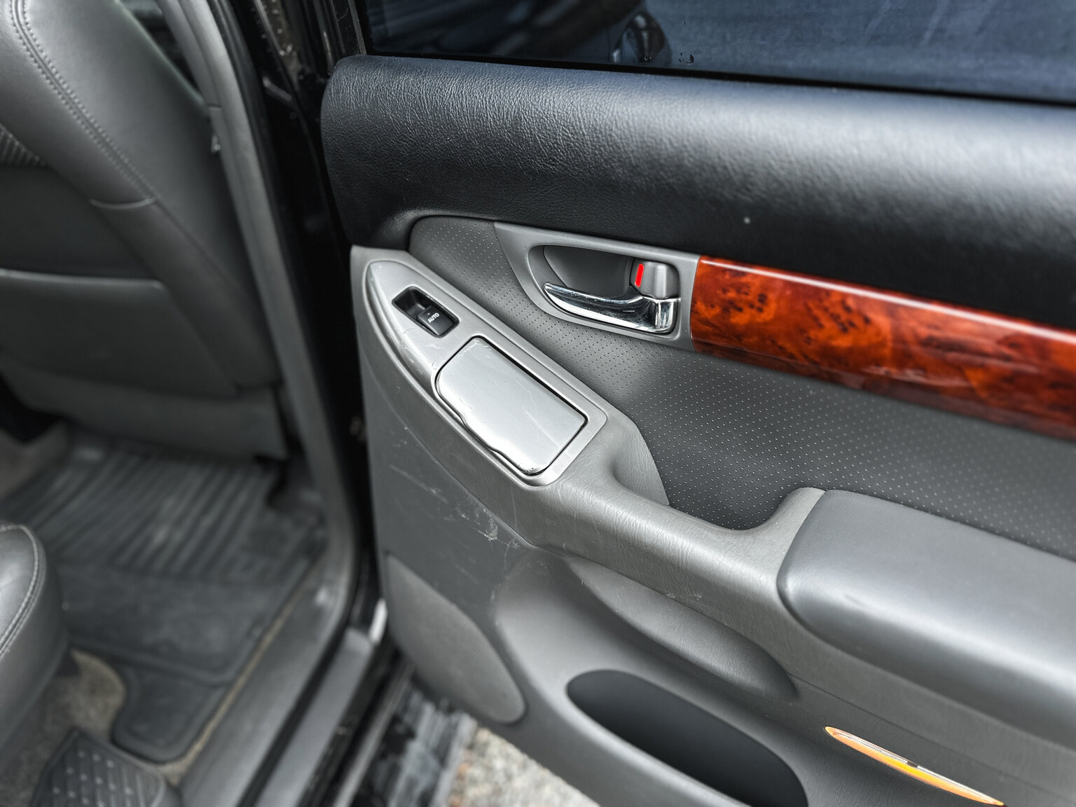 Innenraumfoto von 2004 Toyota Land Cruiser