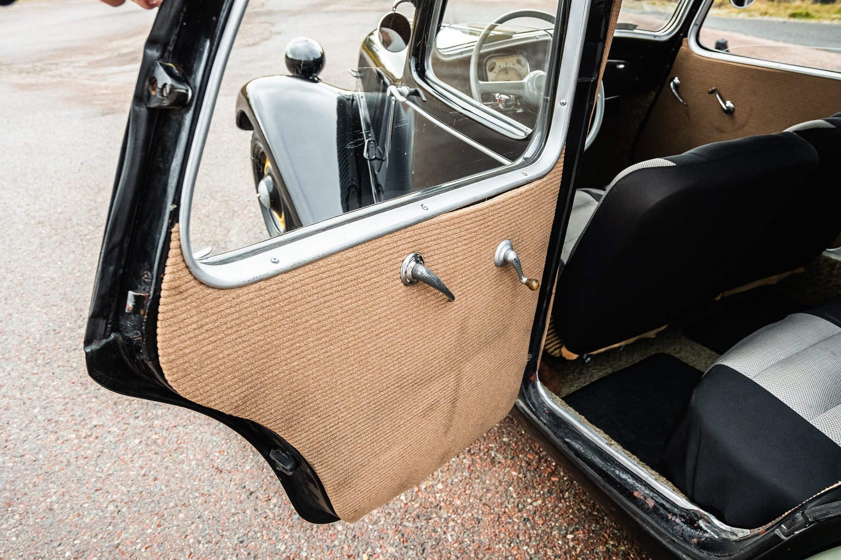 Interior image of 1951 Citroën Berline 11 Sport