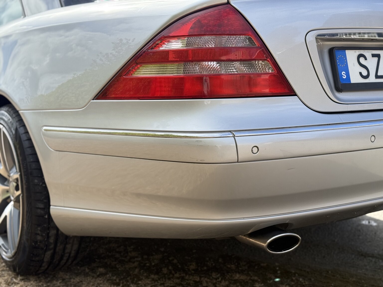 Exterior image of 2000 Mercedes-Benz CL 500
