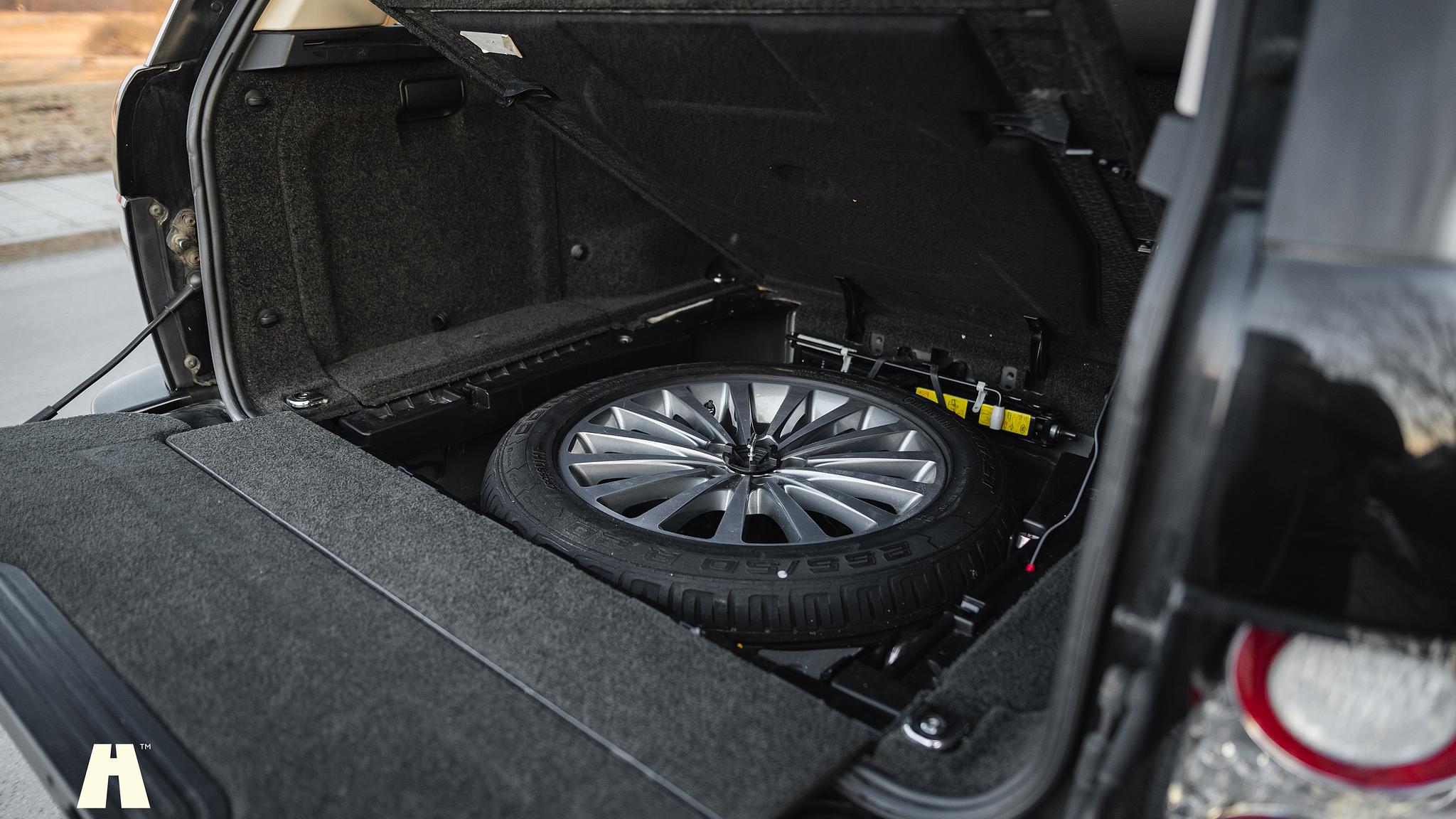 Interior image of 2012 Land Rover Range Rover Westminster TDV8 (L322)