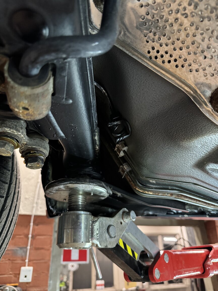 Image of 1996 BMW 520i Touring mechanics