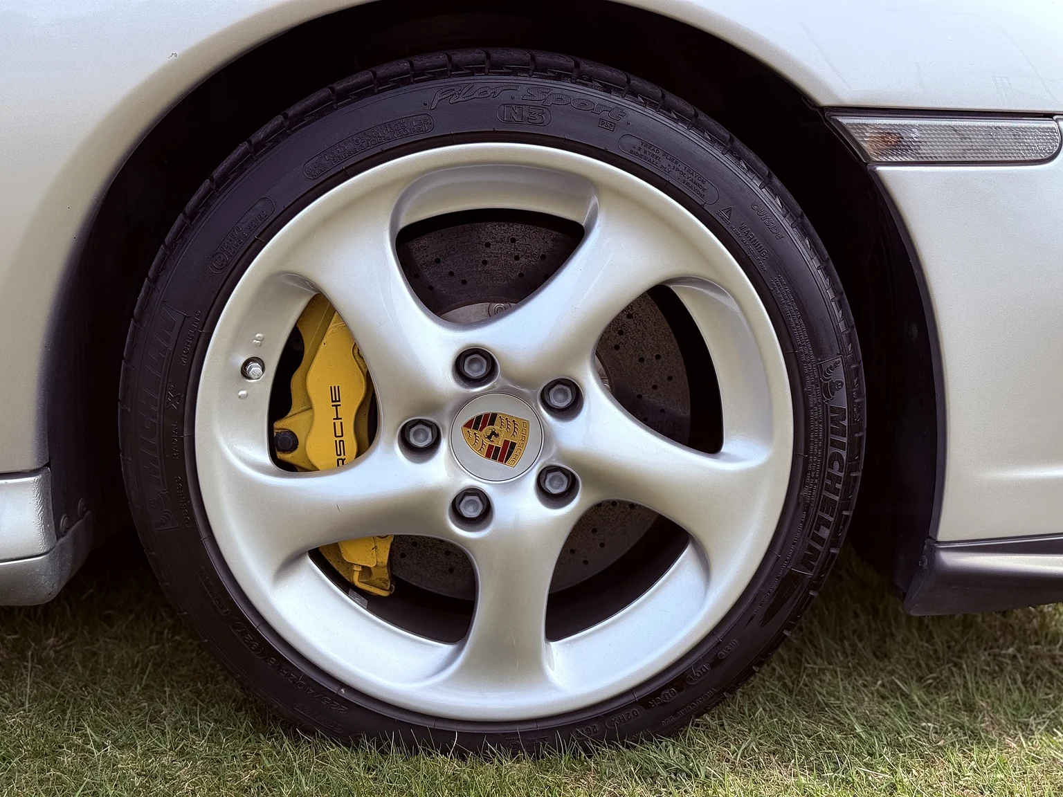 Aussenfoto 2005 Porsche 996 Turbo S (17)