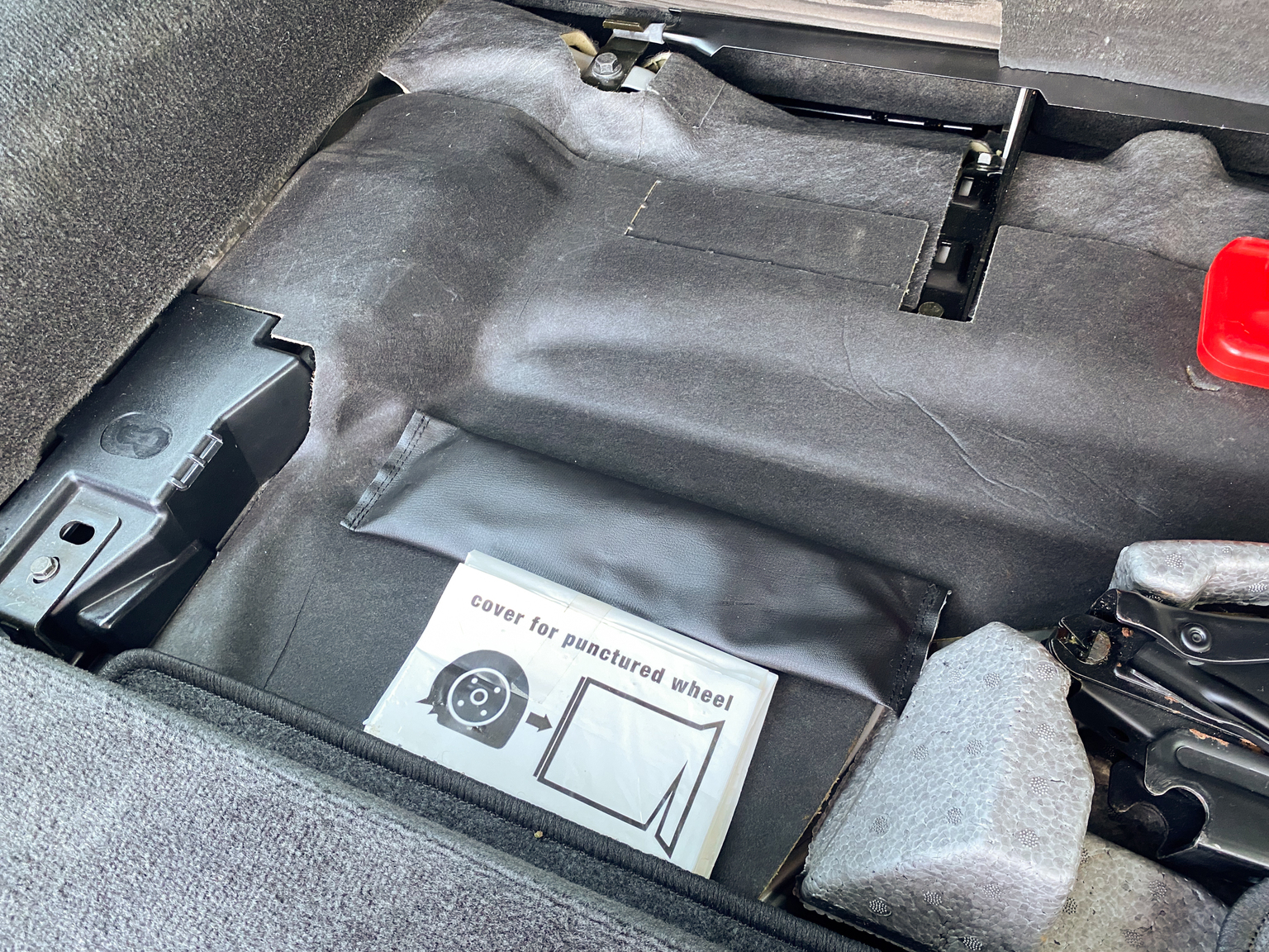 Interior image of 2005 Volvo V70 R AWD (53)