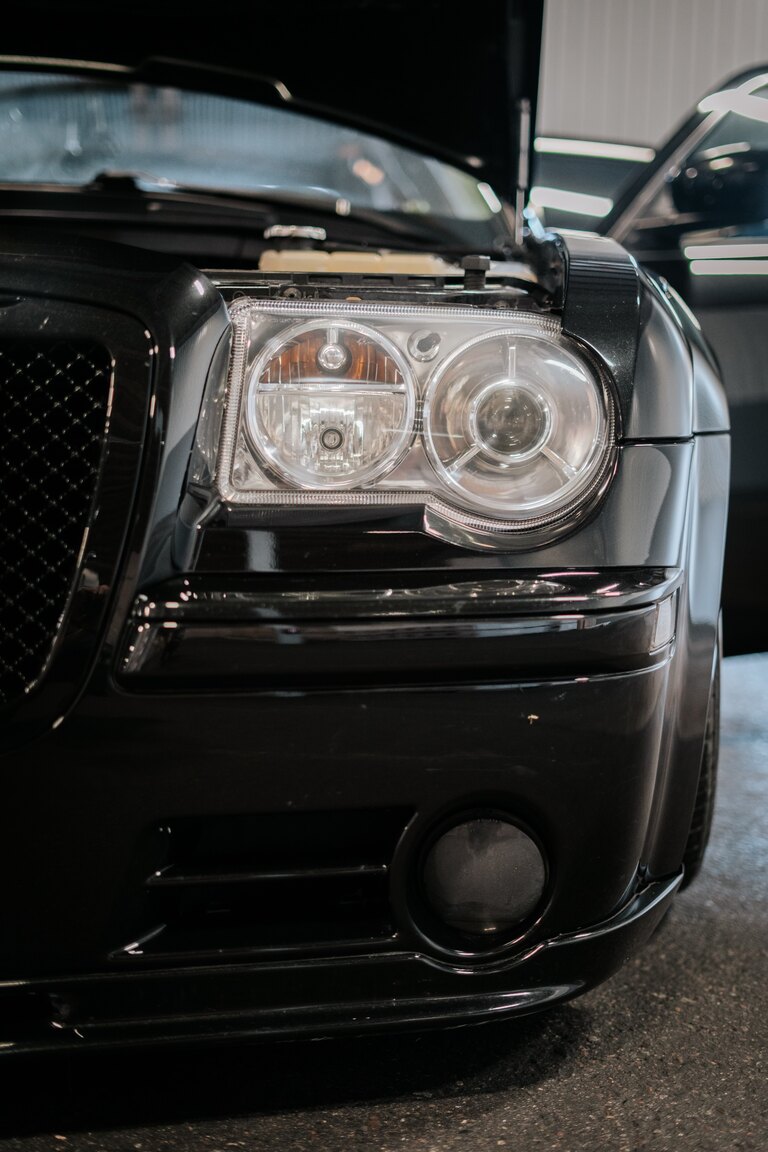 Exteriörbild på 2006 Chrysler 300C SRT-8 (63)