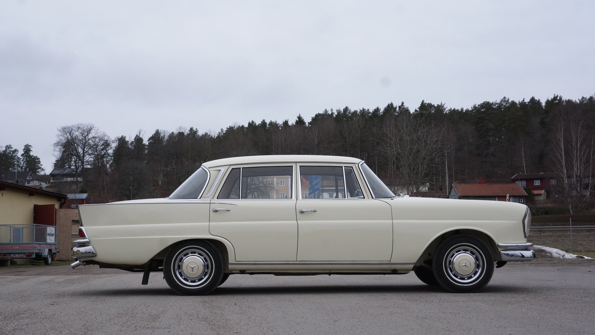 Exteriörbild på 1966 Mercedes-Benz 230 S