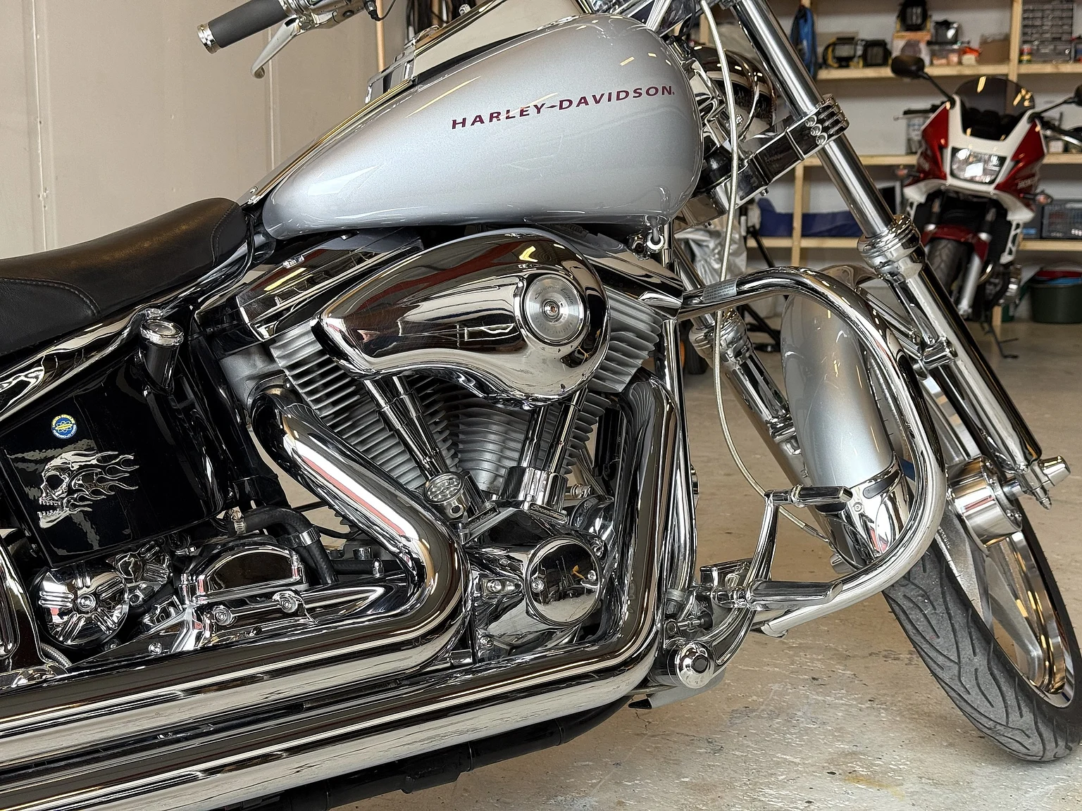 Exterior image of 1999 Harley-Davidson Fxst Softail (16)