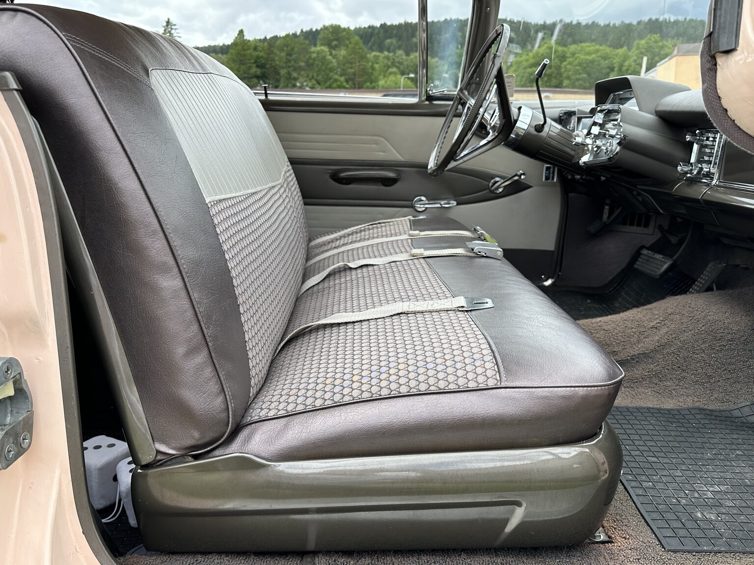 Interior image of 1959 Mercury Monterey 4-door Hardtop Cruiser
