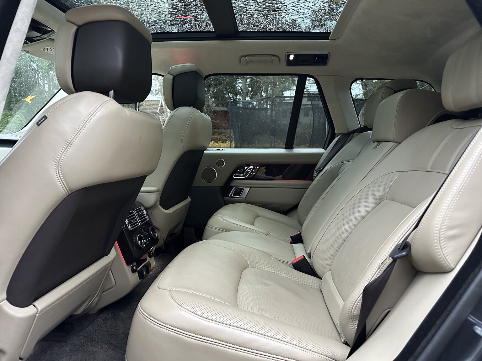 Innenraumfoto von 2019 Range Rover Vouge Autobiography SDV8