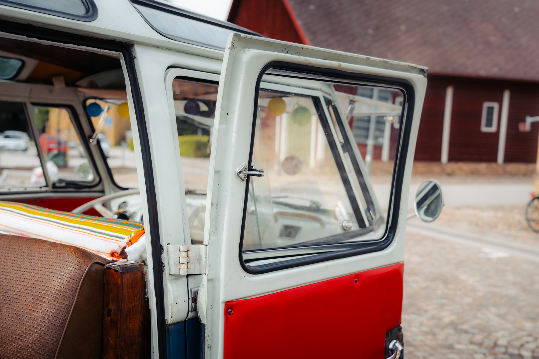 Interior image of 1964 Volkswagen Kleinbus Transporter 1500 Deluxe “21-fönsters Samba”