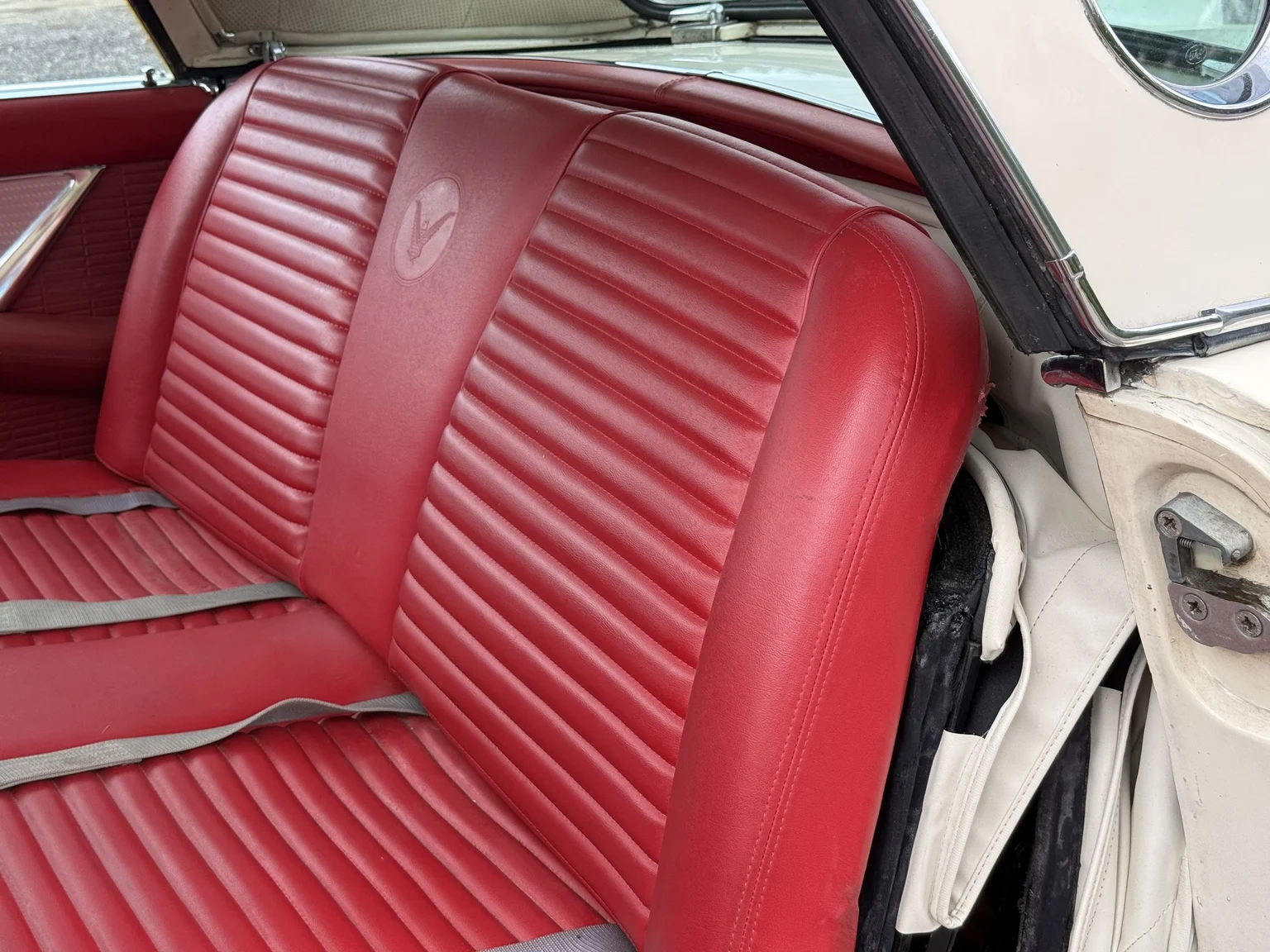 Interiörbild 1957 Ford Thunderbird (4)