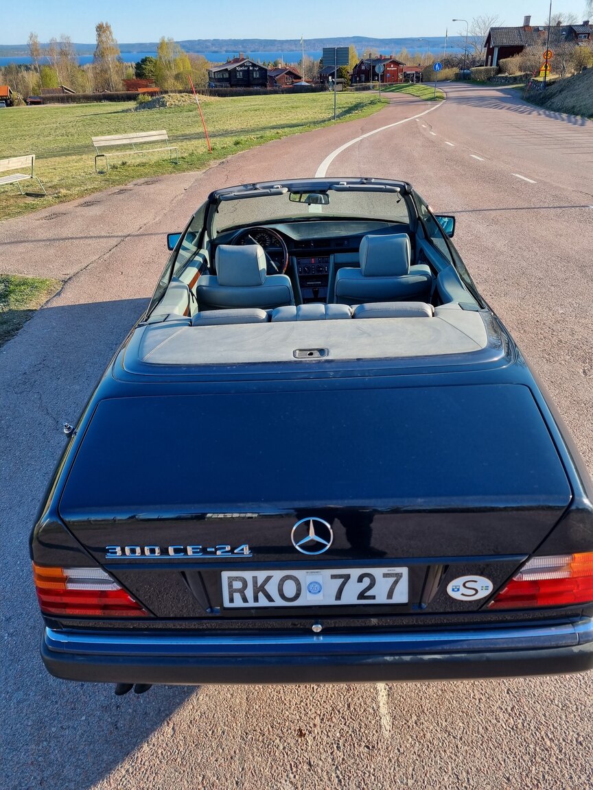 Exteriörbild på 1993 Mercedes-Benz 300 CE Cabriolet