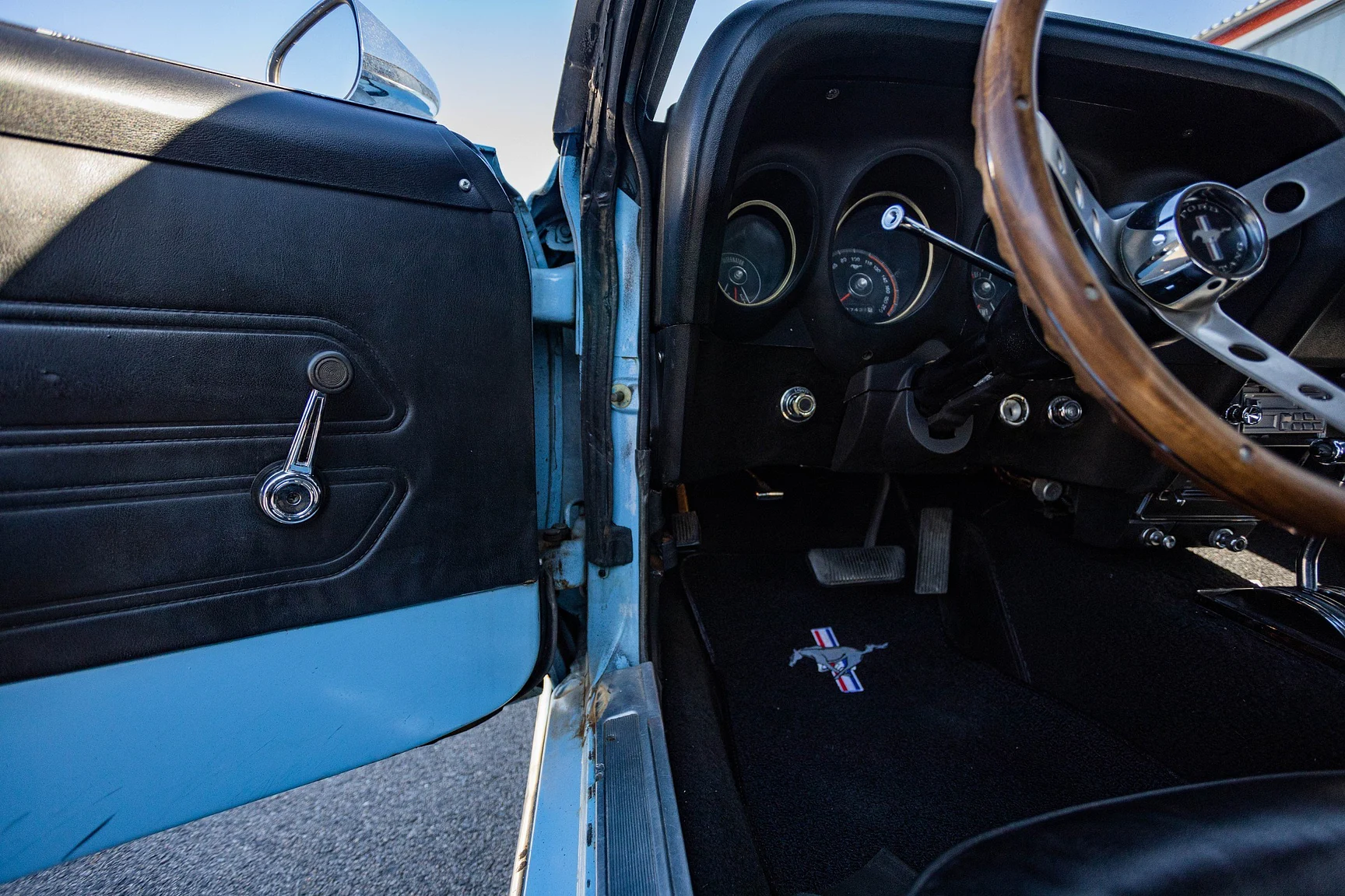 Interior image of 1969 Ford Mustang GT Cabriolet "M-code" (28)