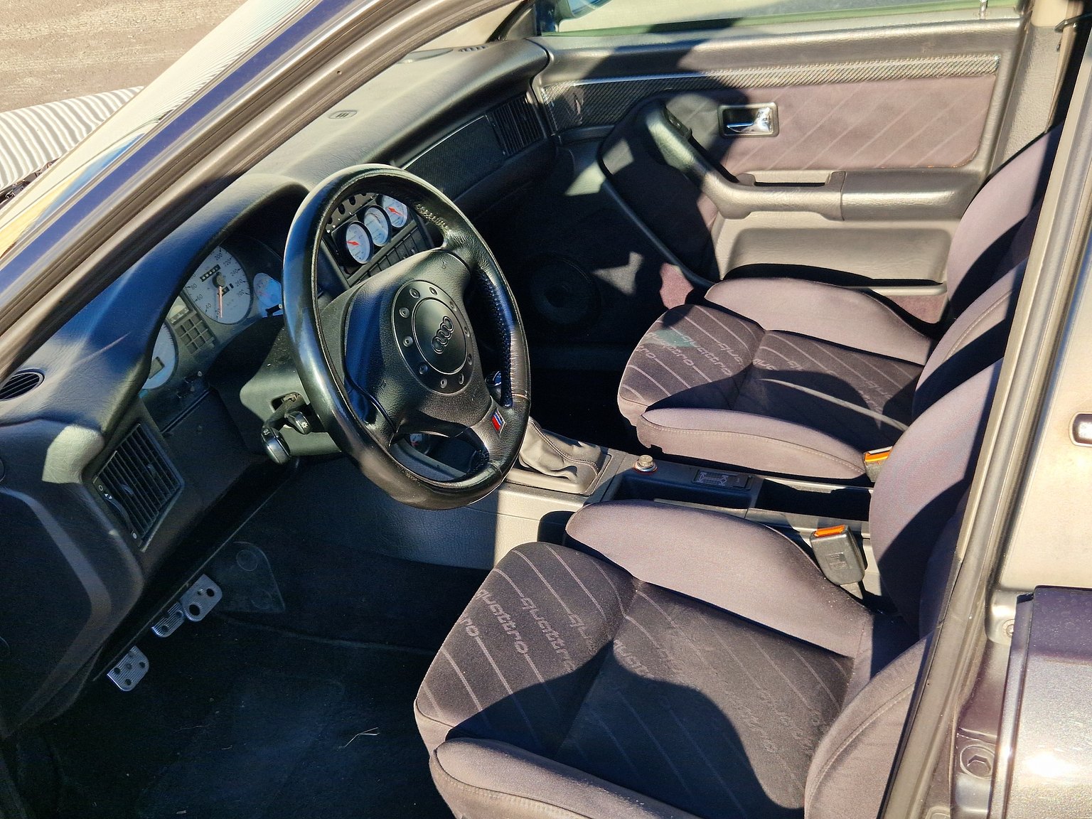Innenraumfoto von 1993 Audi S2 Avant 2.2 quattro