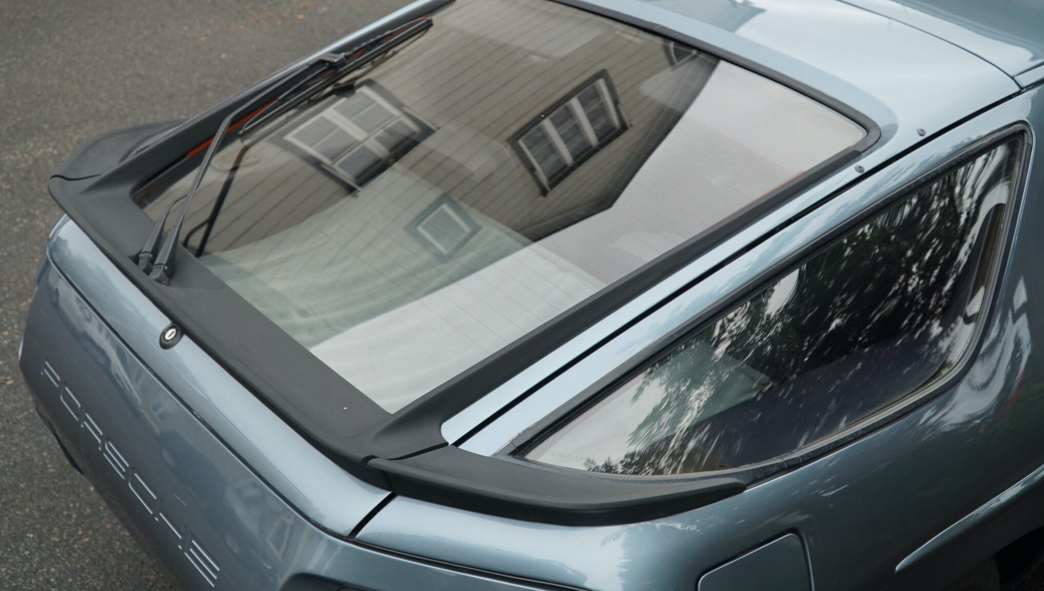 Exterior image of 1983 Porsche 928S (50)