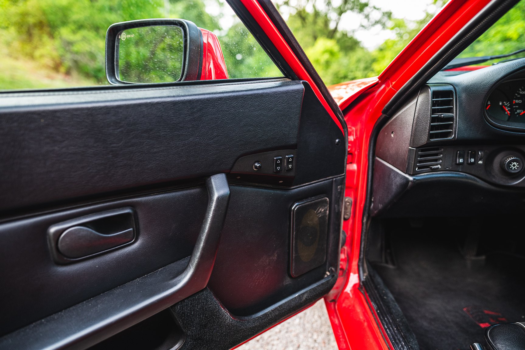 Interior image of 1988 Porsche 944