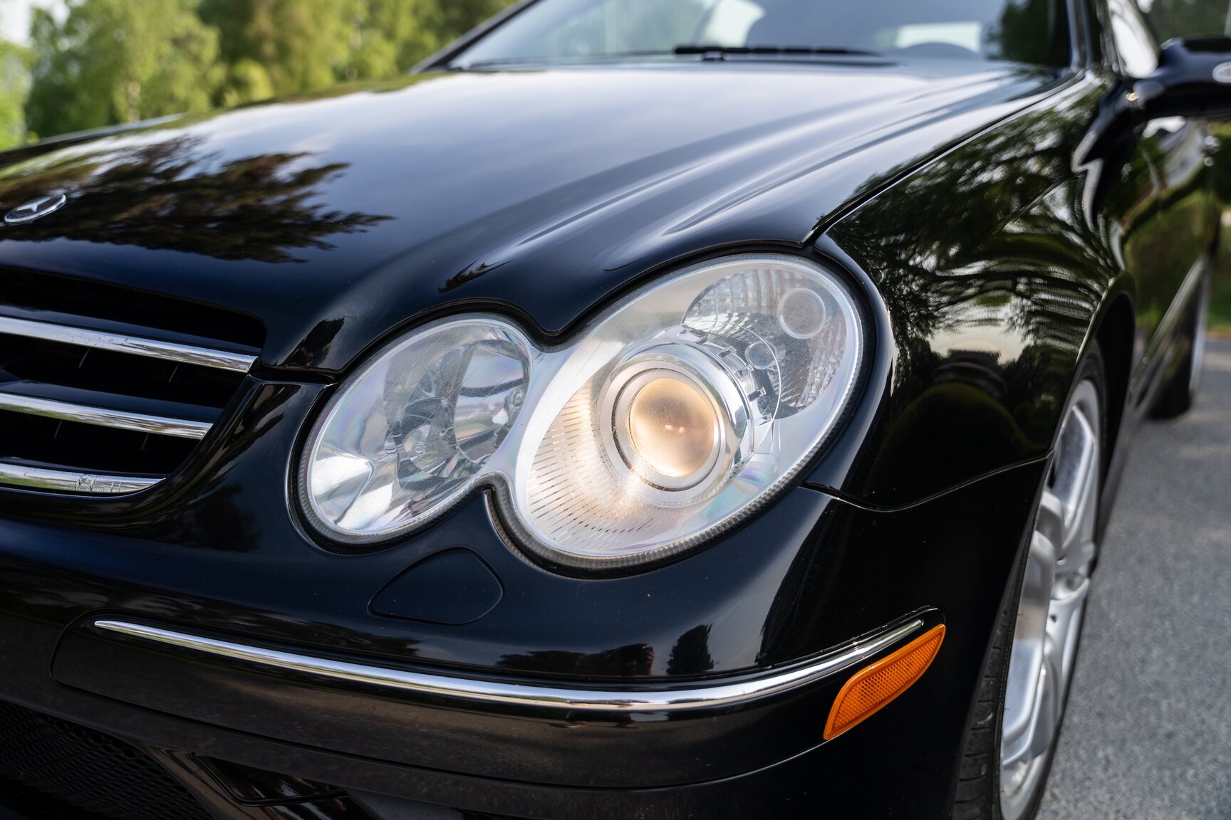 Exterior image of 2009 Mercedes-Benz CLK 550
