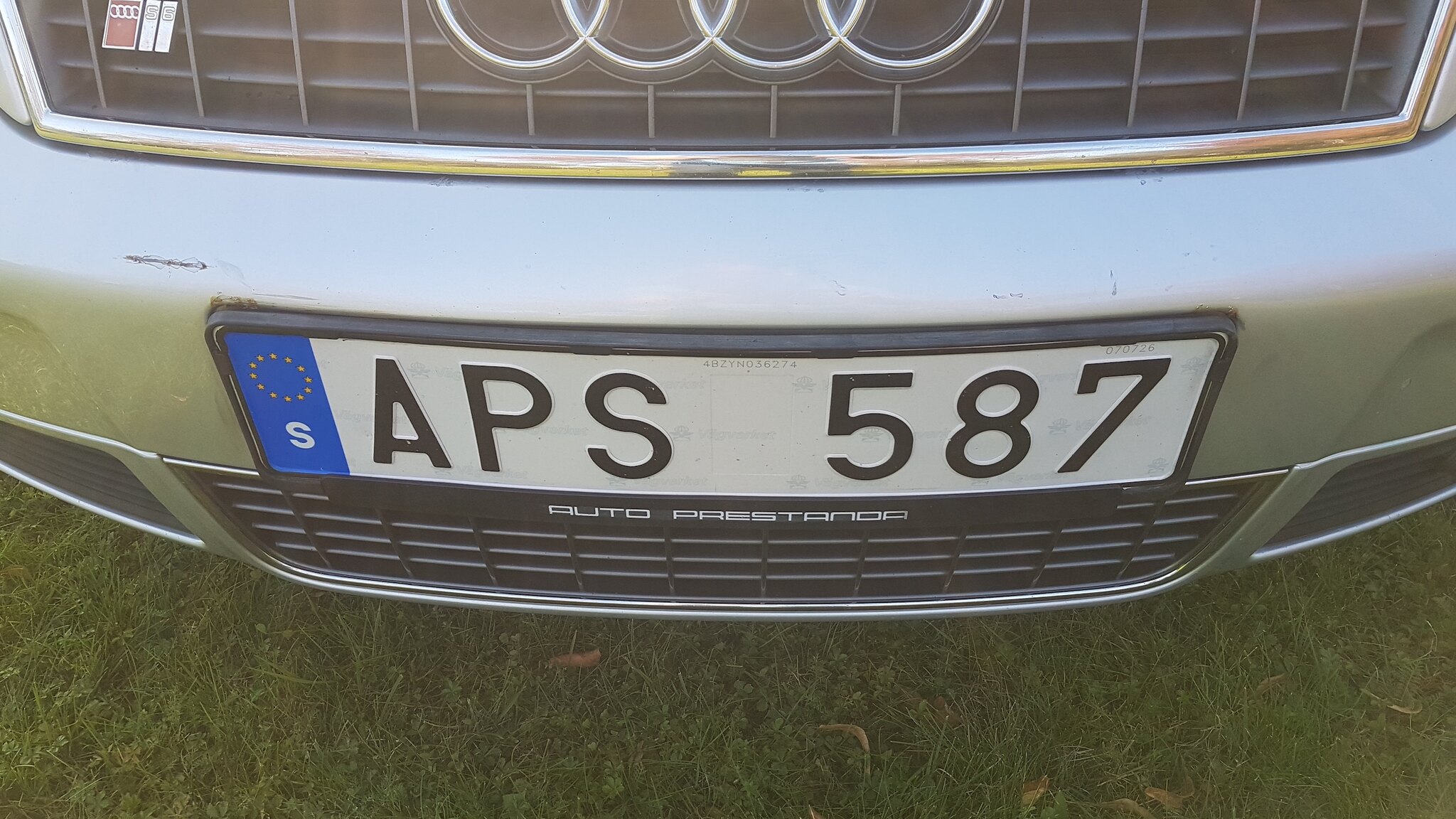 Exterior image of 2000 Audi S6 Avant