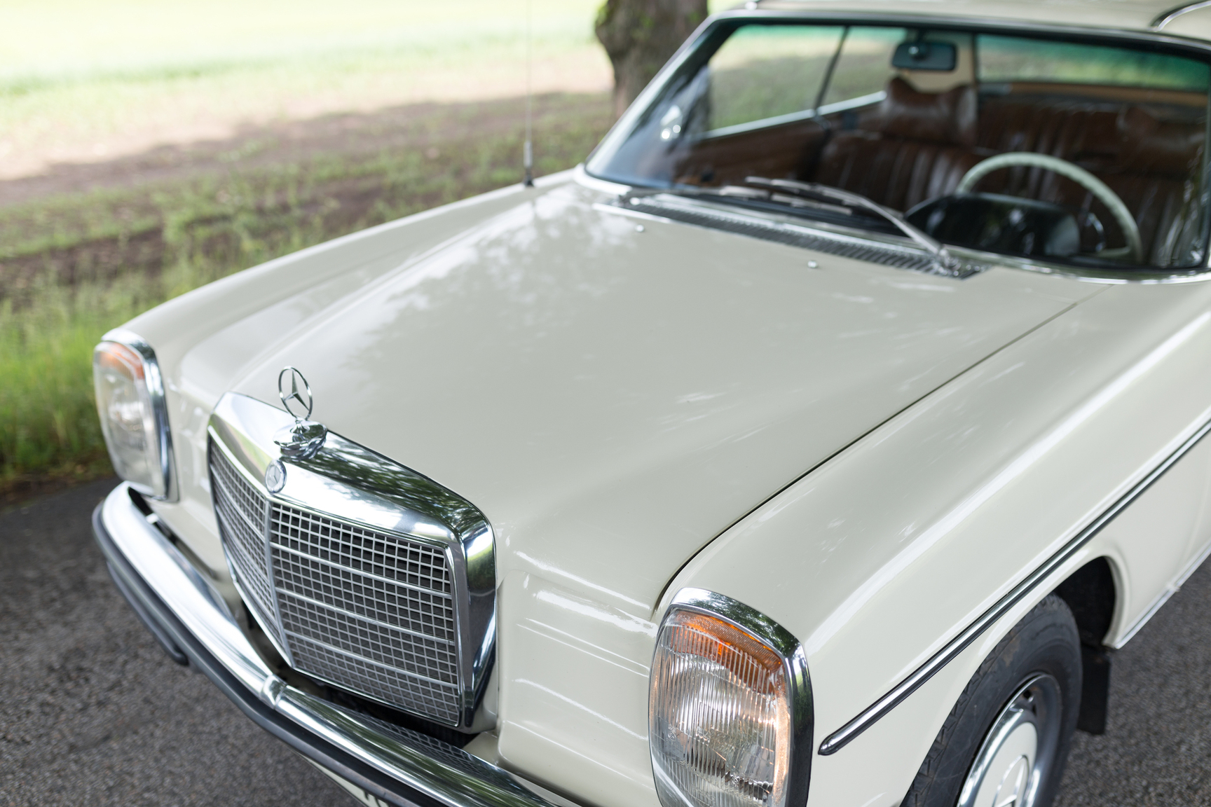 Exteriörbild på 1971 Mercedes 250 C
