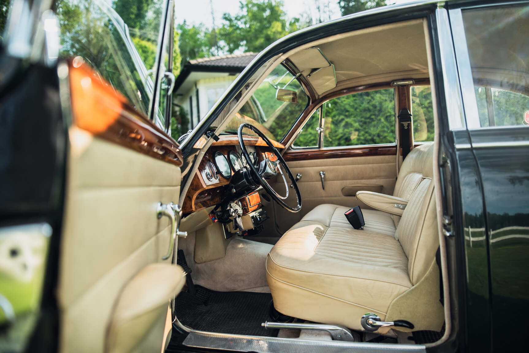 Interior image of 1965 Daimler 250 V8