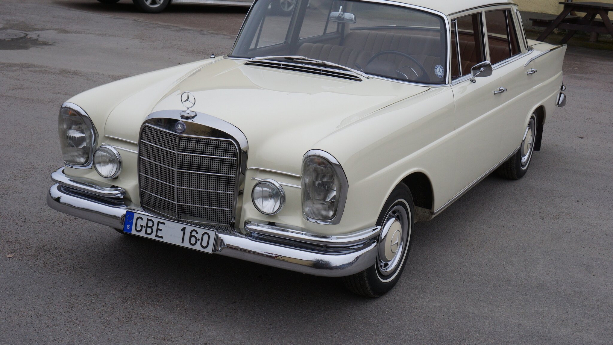 Exterior image of 1966 Mercedes-Benz 230 S