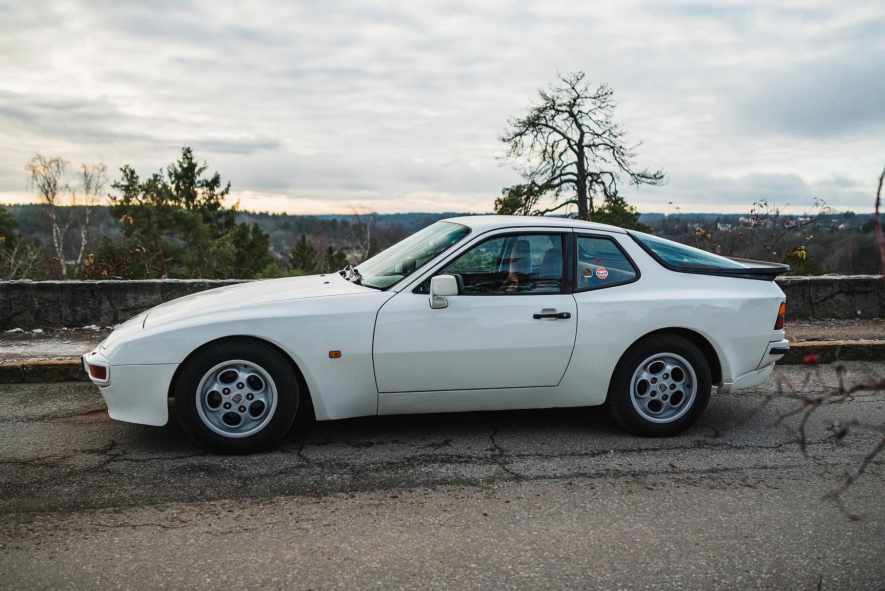 Exterior image of 1986 Porsche 944R (4)