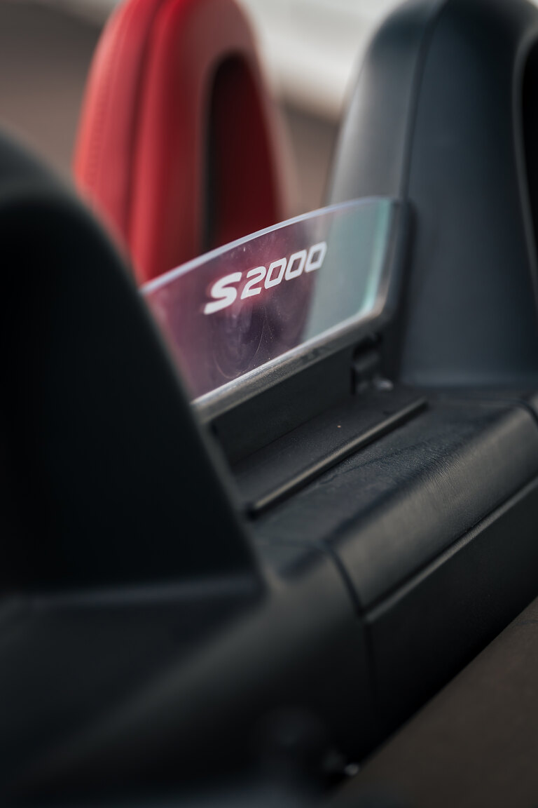 Interior image of 2000 Honda S2000 AP1