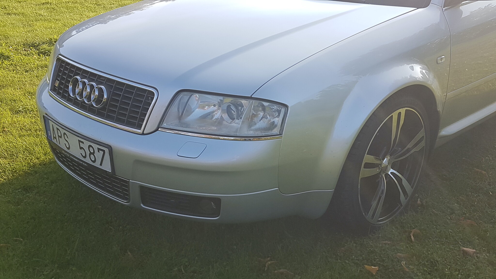 Exteriörbild på 2000 Audi S6 Avant