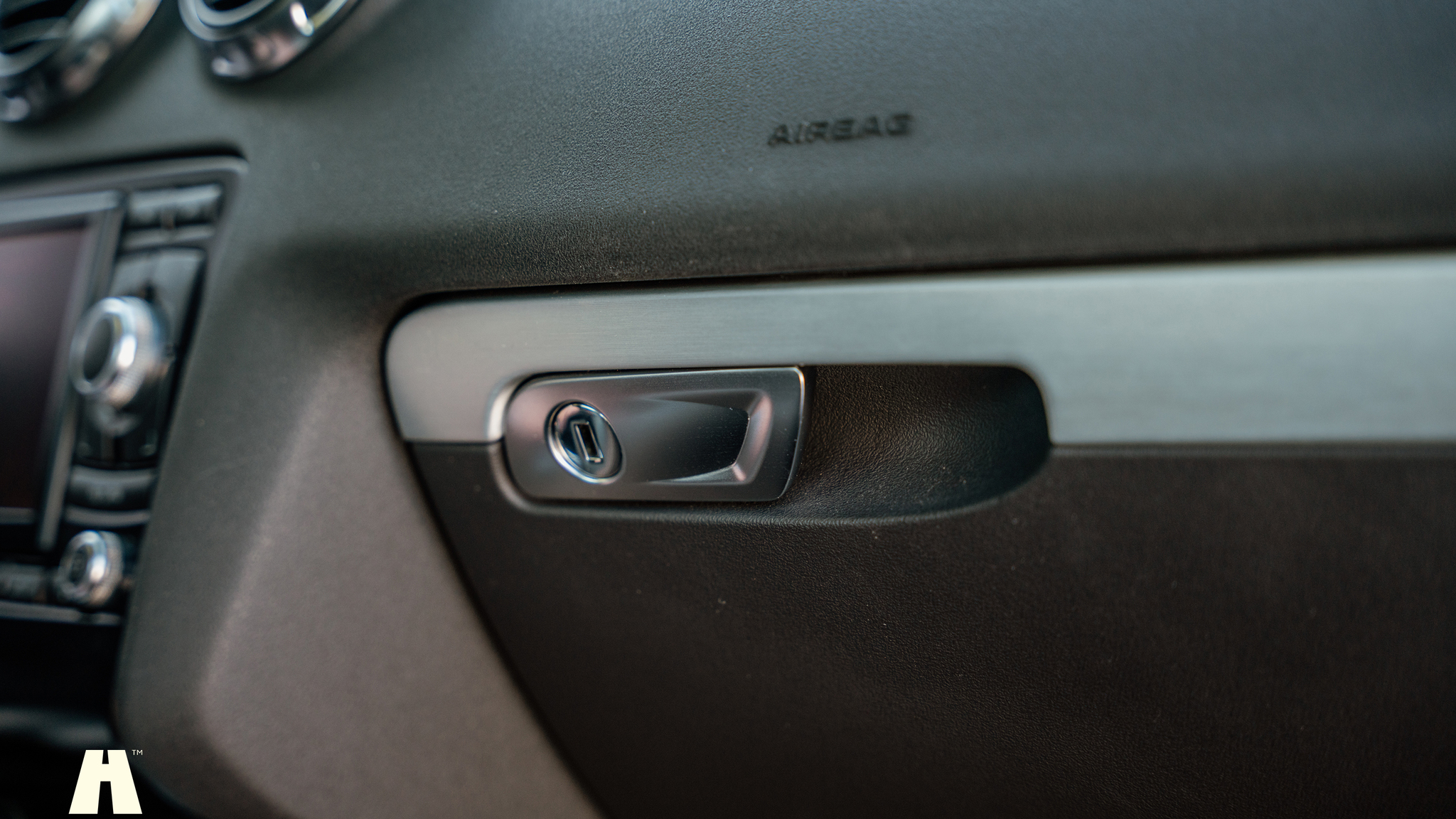 Interior image of 2009 Audi TTS (31)