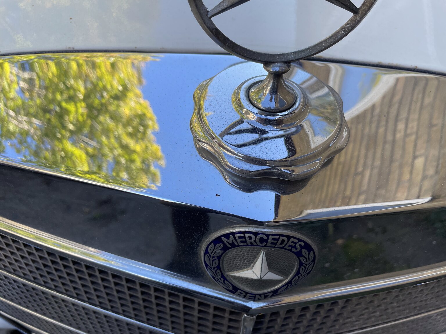 Exterior image of 1966 Mercedes-Benz 250s