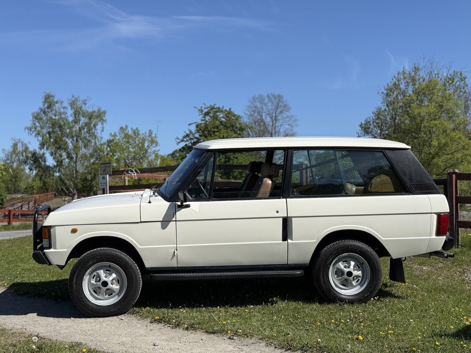 Exterior image of 1985 Land Rover Range Rover 3.5 V8