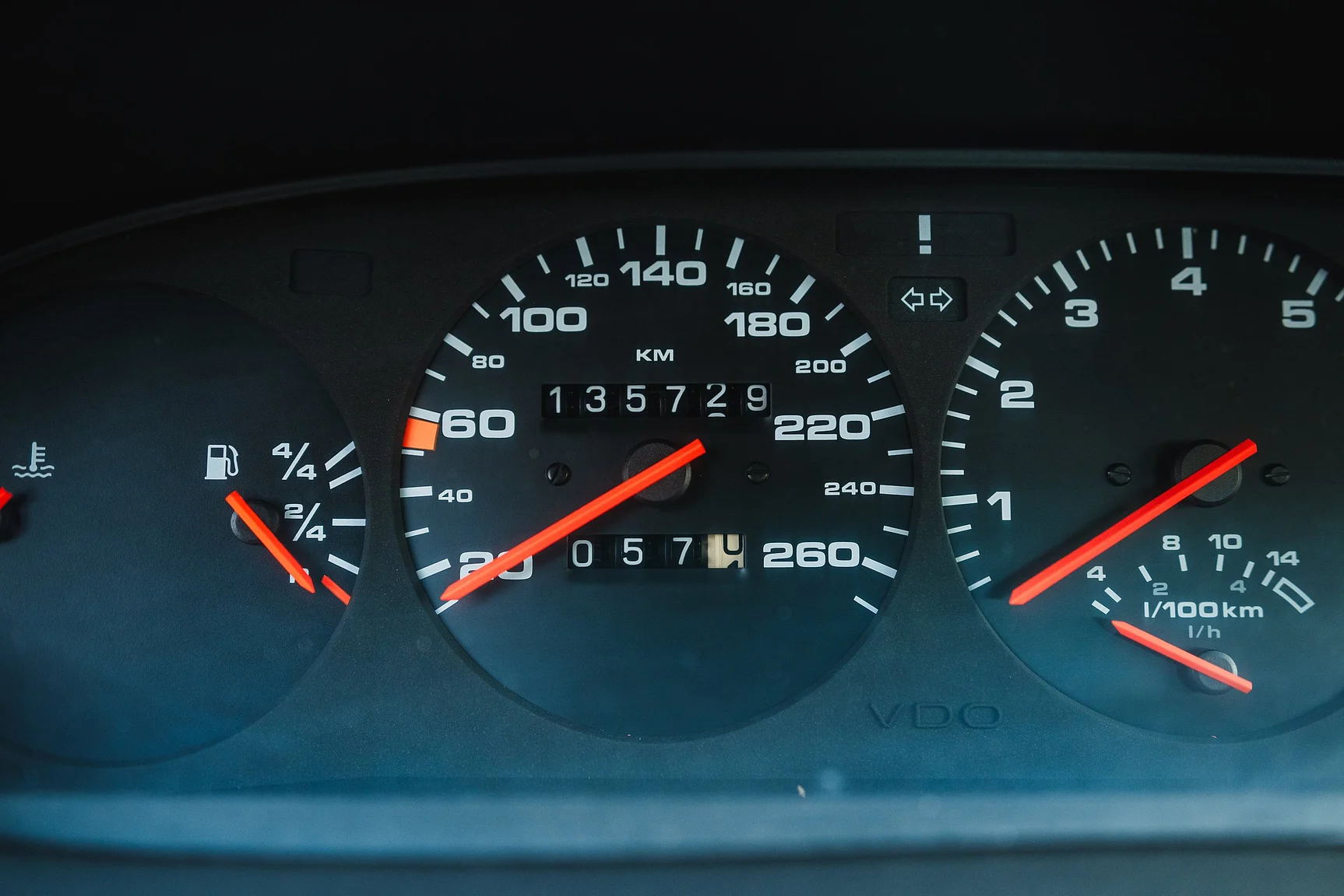 Interior image of 1986 Porsche 944R (37)