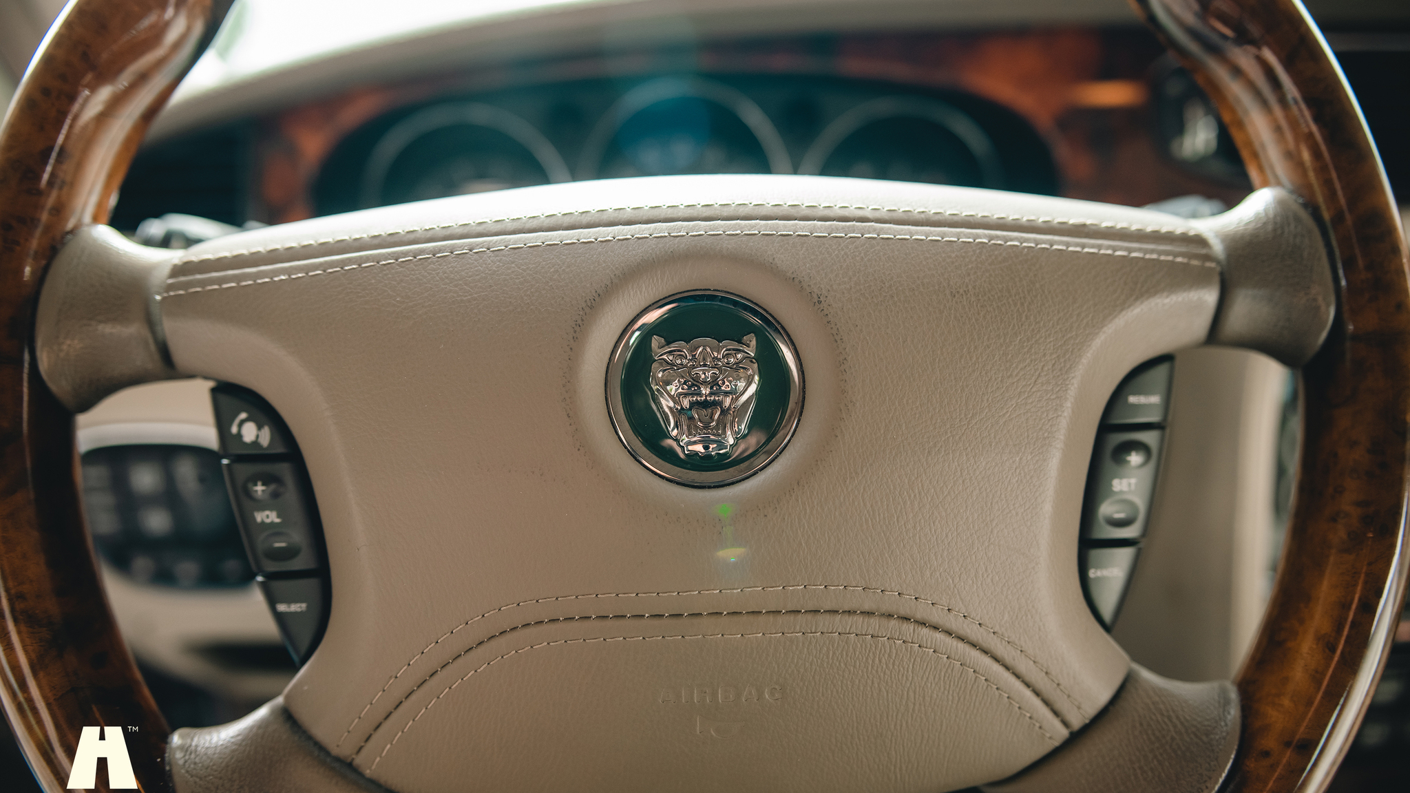 Interior image of 2003 Jaguar XJ Super V8