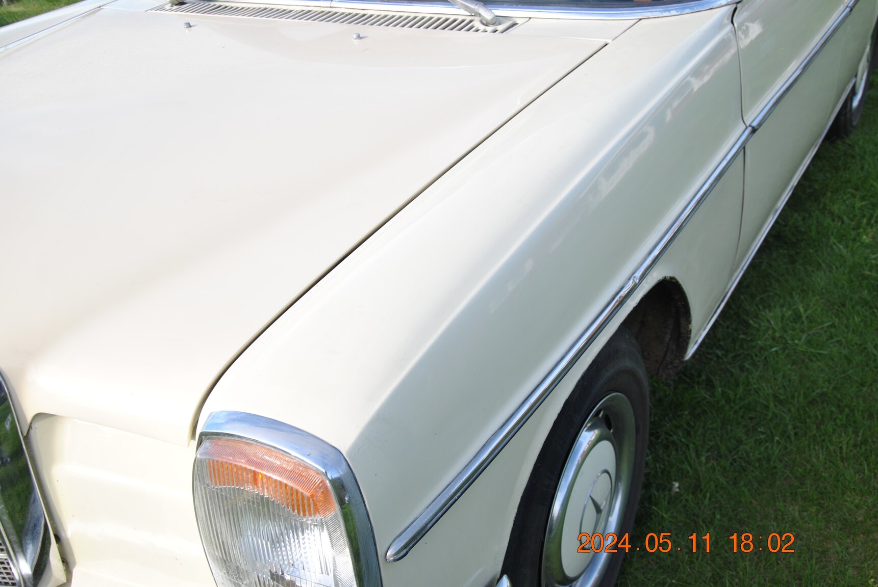 Exteriörbild på 1971 Mercedes-Benz 220D